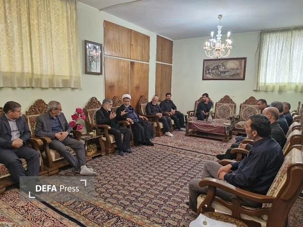 دیدار نماینده ولی‌فقیه در استان با خانواده شهدای جنگ رمضان در کرمان