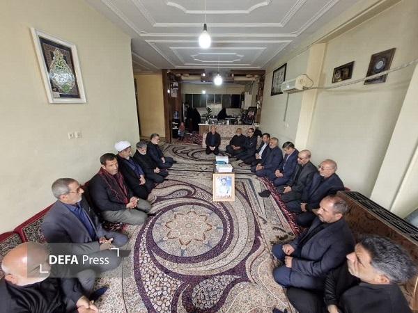 دیدار نماینده ولی‌فقیه در استان با خانواده شهدای جنگ رمضان در کرمان