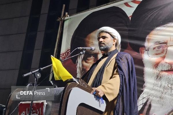 ملت ایران پرچمدار عزت و مقاومت در جهان است و از گردنه‌های تاریخی عبور می‌کند