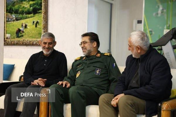 دیدار فرمانده سپاه استان همدان با نویسنده برجسته ادبیات پایداری