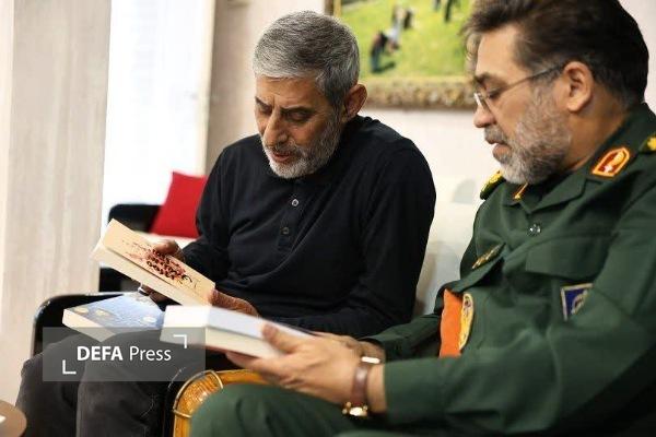 دیدار فرمانده سپاه استان همدان با نویسنده برجسته ادبیات پایداری