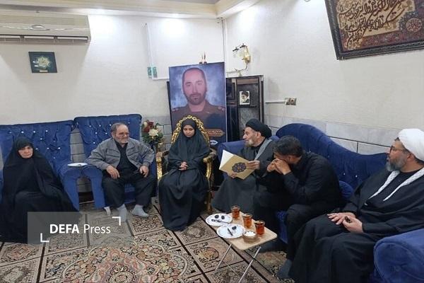 دیدار نماینده ولیفقیه در لرستان با خانواده شهید موسویان در الیگودرز دیدار نماینده ولیفقیه در لرستان با خانواده شهید موسویان در الیگودرز