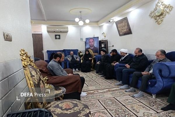 دیدار نماینده ولیفقیه در لرستان با خانواده شهید موسویان در الیگودرز دیدار نماینده ولیفقیه در لرستان با خانواده شهید موسویان در الیگودرز