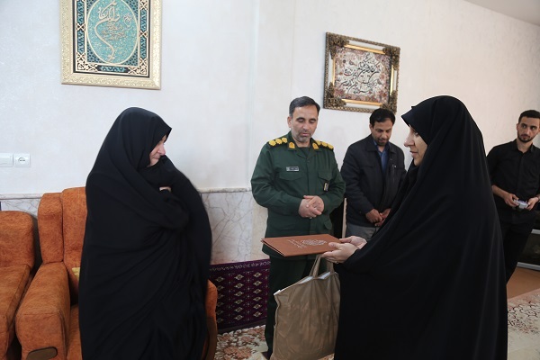 تصاویر/ دیدار مدیرکل حفظ آثار و نشر ارزش‌های دفاع مقدس و مقاومت خراسان شمالی با خانواده شهید «جواد محمدی»