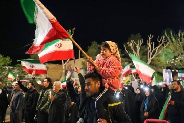 تصاویر/ سی و چهارمین شب اجتماع مردمی؛ قاب‌هایی از حضور مردم در سمنان