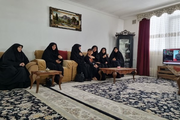 دیدار بانوان زنجانی با خانواده شهید «قاسمی» از شهدای جنگ رمضان