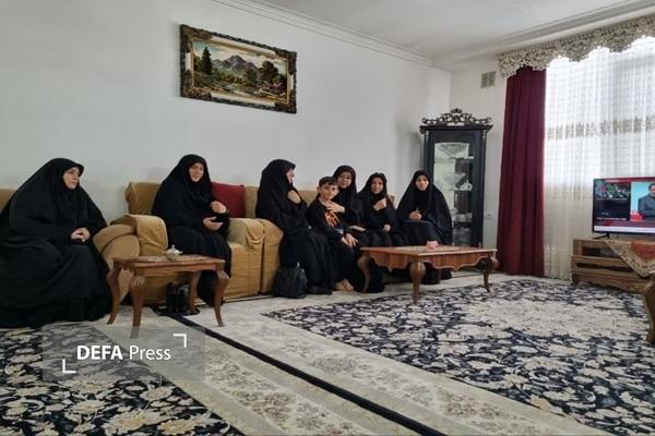 دیدار بانوان زنجانی با خانواده شهید «قاسمی» از شهدای جنگ رمضان دیدار بانوان زنجانی با خانواده شهید «قاسمی» از شهدای جنگ رمضان