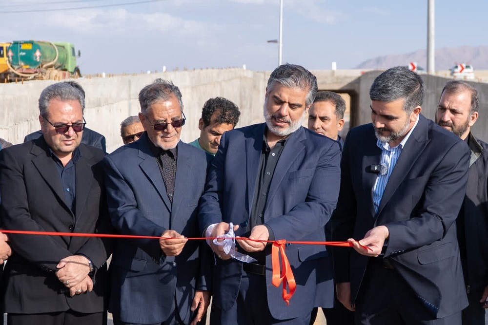 دکتر زندیه وکیلی: توسعه زیرساخت‌ها در شرایط جنگی نوعی رزم در برابر تهدیدات دشمن است+ تصویر