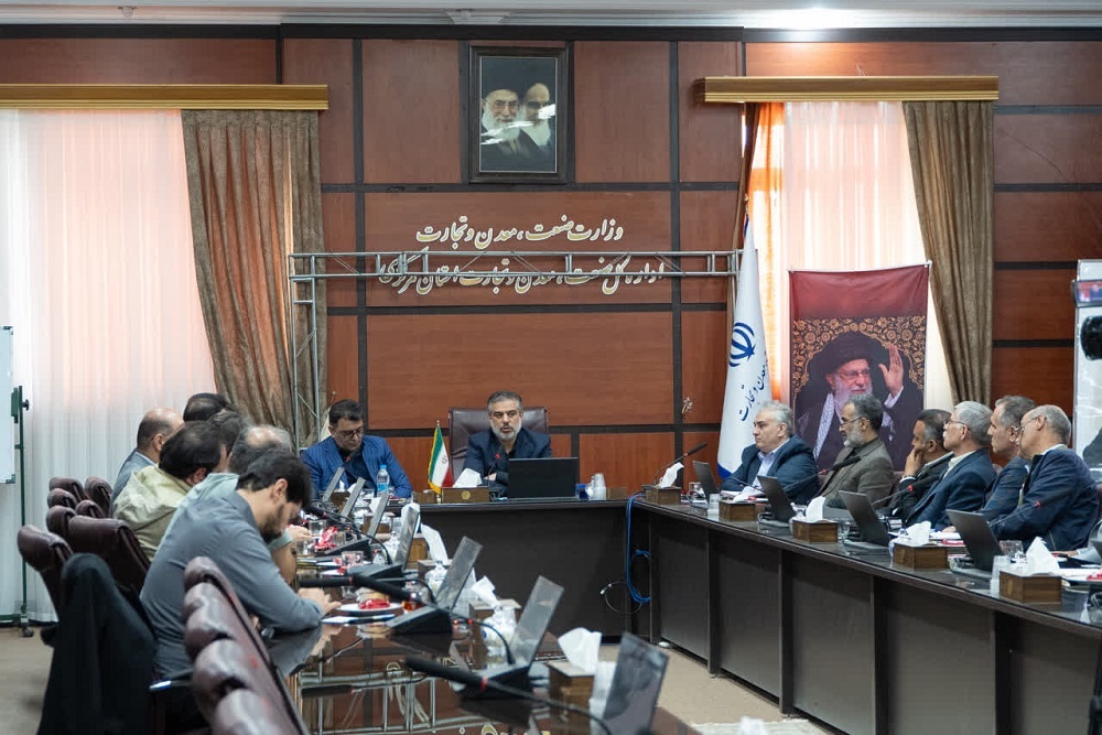 استاندار مرکزی بر تشکیل ستاد بازسازی صنایع آسیب‌دیده از جنگ استان تأکید کرد+ تصویر