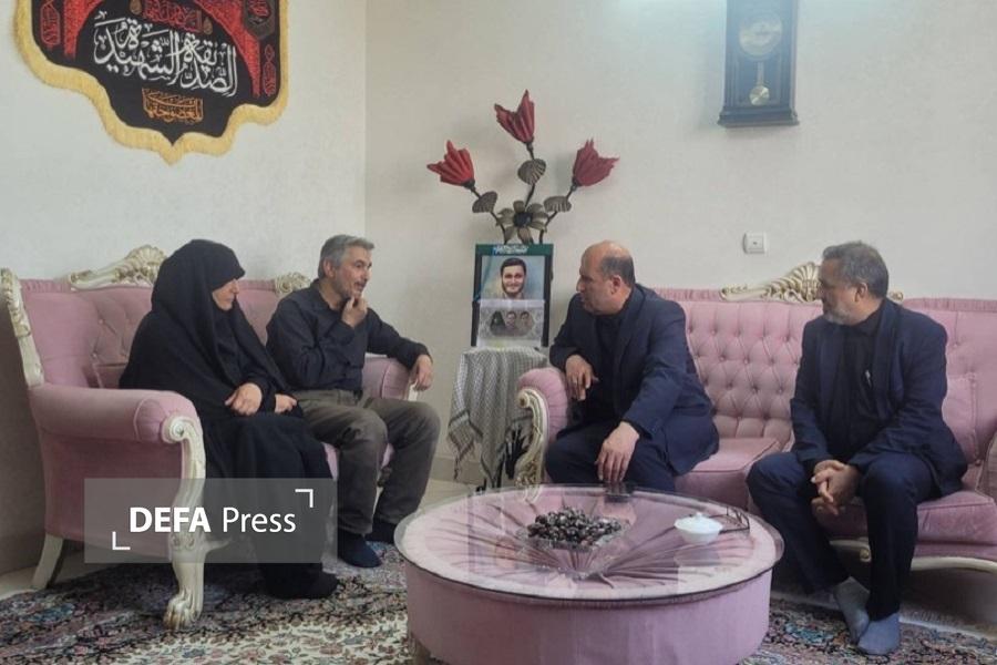 دیدار مدیرکل بنیاد شهید و امور ایثارگران تهران با خانواده شهیدان «سارنگ» و «ابوالحسنی» دیدار مدیرکل بنیاد شهید و امور ایثارگران تهران با خانواده شهیدان «سارنگ» و «ابوالحسنی»