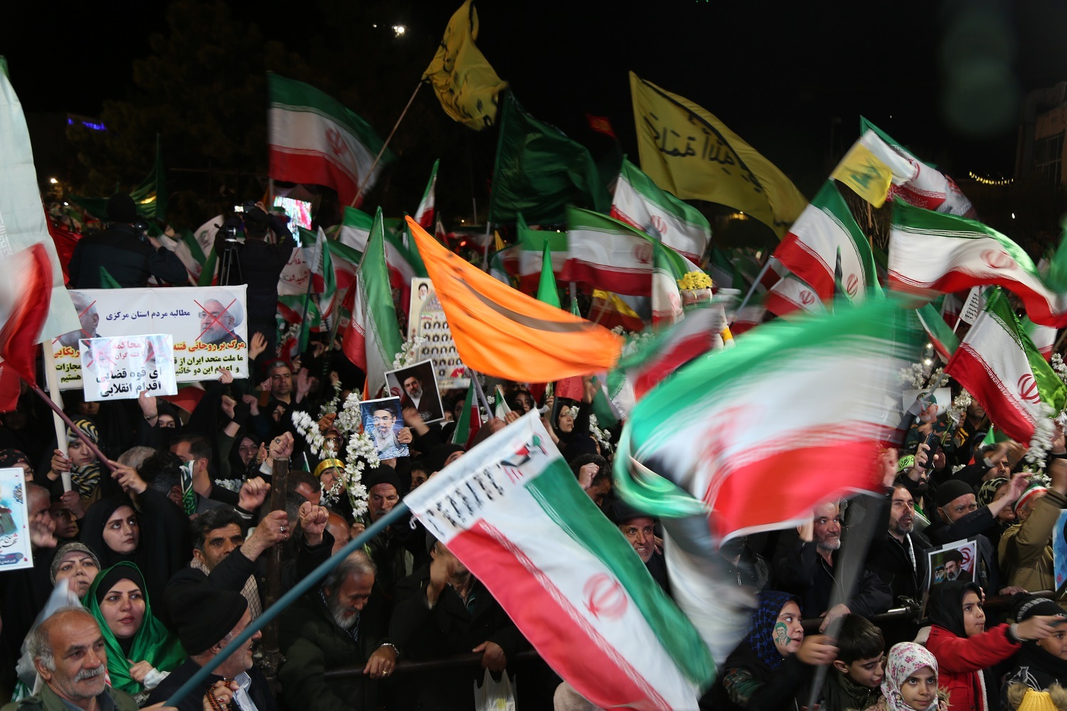 تصاویر/ تداوم حضور پرشور اراکی‌ها در شب‌های مقاومت و خونخواهی رهبر انقلاب