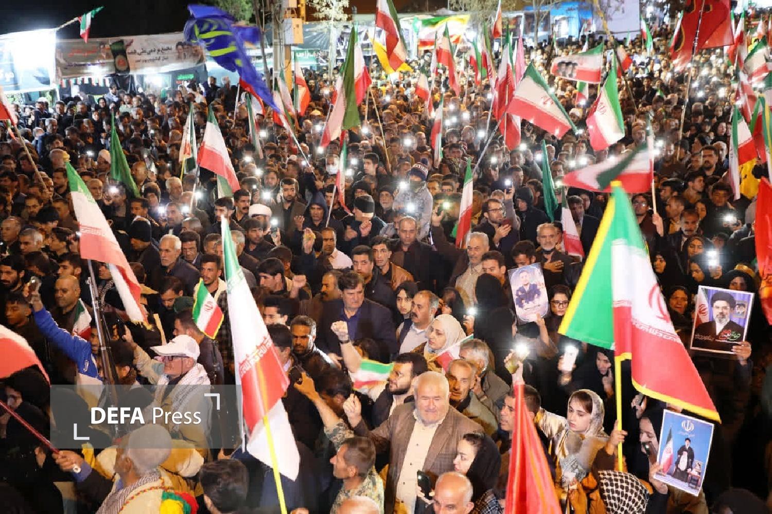 همبستگی ملی در تجمعات شبانه مردم ایران برای دفاع از کشور+ تصاویر و فیلم