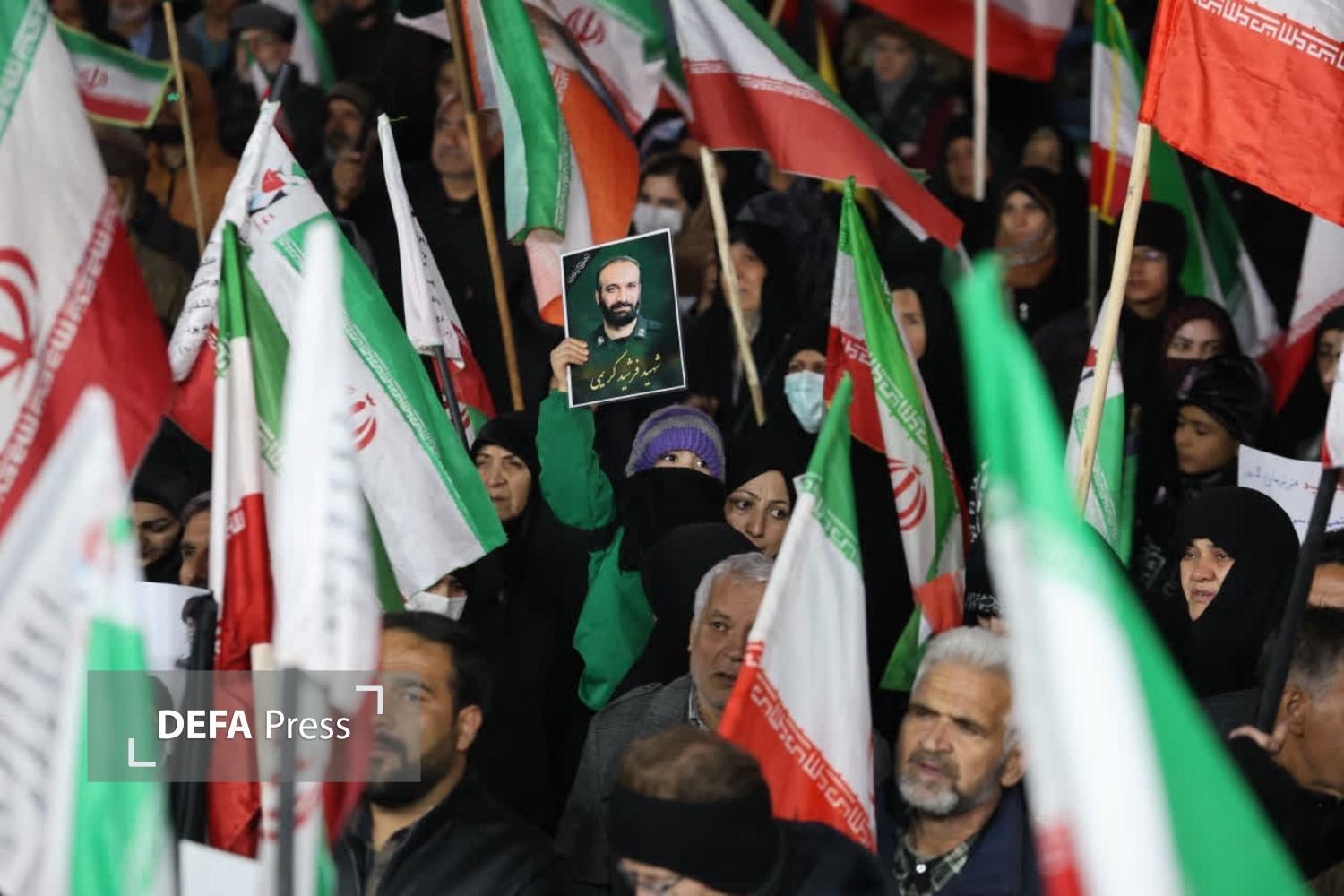 همبستگی ملی در تجمعات شبانه مردم ایران برای دفاع از کشور+ تصاویر و فیلم