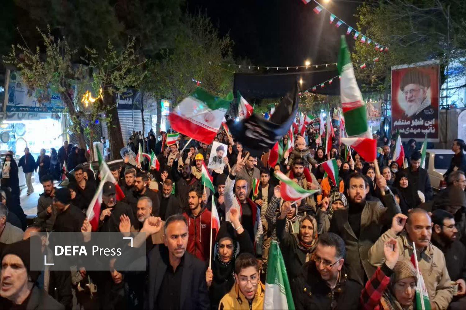 همبستگی ملی در تجمعات شبانه مردم ایران برای دفاع از کشور+ تصاویر و فیلم