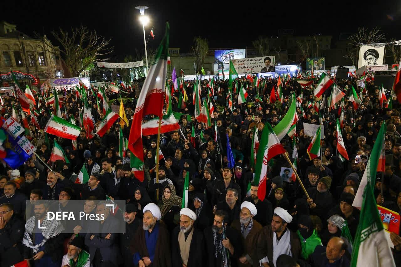 همبستگی ملی در تجمعات شبانه مردم ایران برای دفاع از کشور+ تصاویر و فیلم