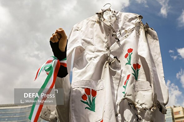 تجمع اعتراضی کادر سلامت در بیمارستان امام خمینی (ره)