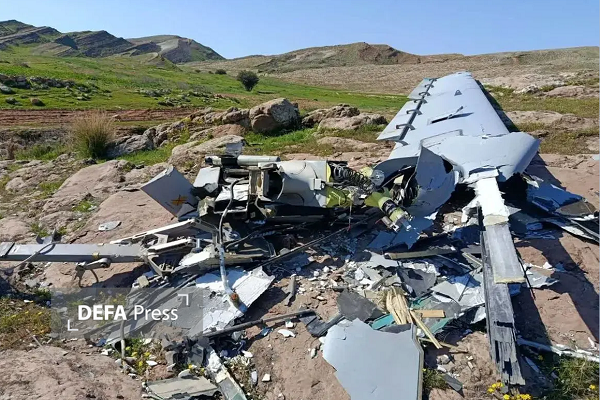 ساقط شدن دو فروند پهپاد دشمن آمریکایی صهیونی در آسمتن استانهای اصفهان و کرمانشاه ساقط شدن دو فروند پهپاد دشمن آمریکایی صهیونی در آسمتن استانهای اصفهان و کرمانشاه