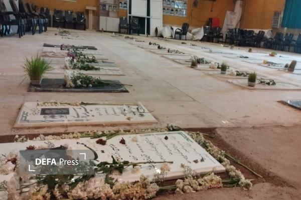 غبارروبی و عطرافشانی گلزار شهدای شهر الوند همزمان با آغاز سال جدید برگزار شد غبارروبی و عطرافشانی گلزار شهدای شهر الوند همزمان با آغاز سال جدید برگزار شد