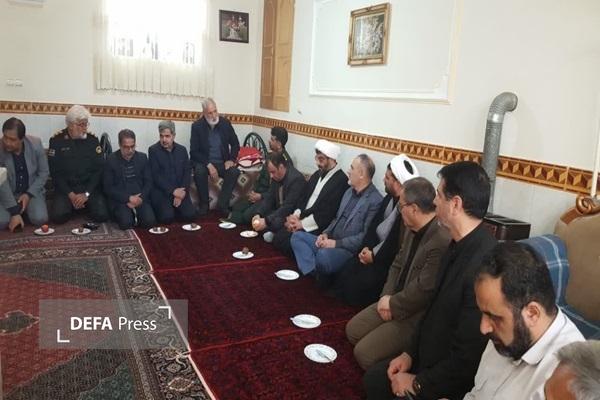 دیدار مسؤولان زنجانی با خانواده شهید مردمی «جواد عابدینی» دیدار مسؤولان زنجانی با خانواده شهید مردمی «جواد عابدینی»