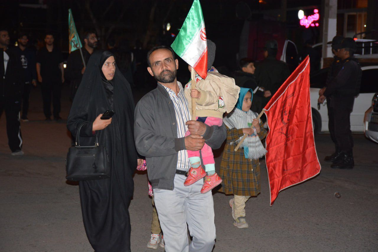 همبستگی ملی در تجمعات شبانه مردم زاهدان برای دفاع از کشور