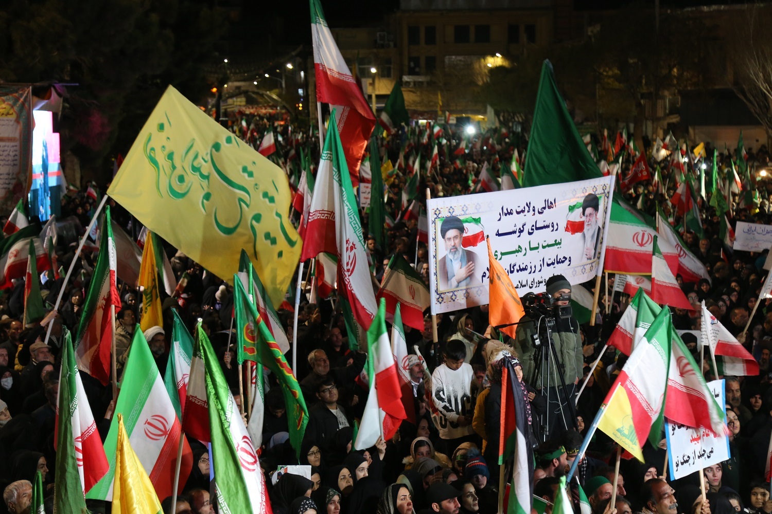 تصاویر/ سی‌وهشتمین شب حضور حماسی مردم اراک در خیابان‌ها و میدان‌های شهر