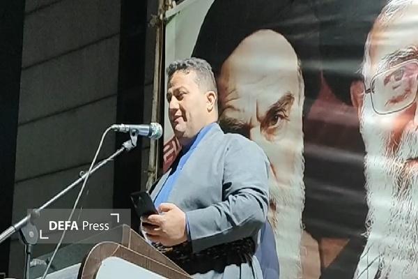 قرائت بیانیه جامعه فرهنگ و هنر و رسانه کردستان در تجمع مردمی سنندج +فیلم