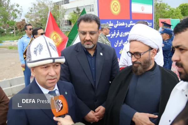 ورود کاروان کمک‌های بشردوستانه قرقیزستان به ایران از پایانه مرزی شهرستان سرخس