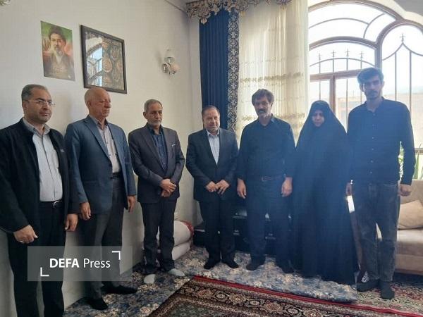 دیدار مدیرکل بنیاد شهید کرمان با خانواده شهدای جنگ رمضان در بردسیر و استخروئیه+تصاویر