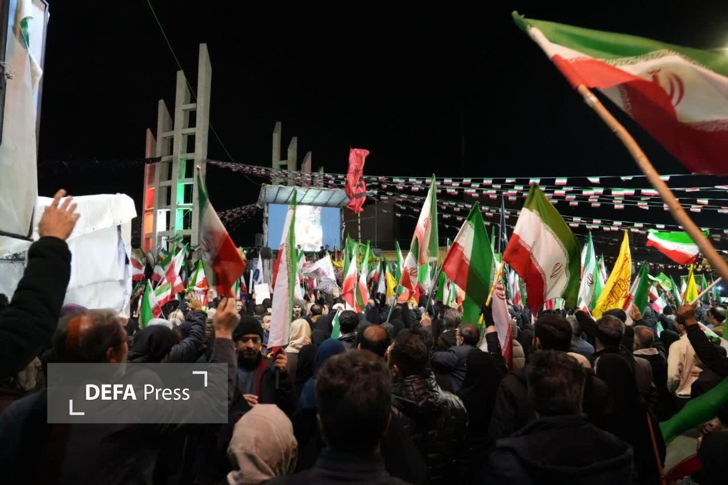 همبستگی ملی در تجمعات شبانه مردم ایران برای دفاع از کشور+ تصاویر و فیلم