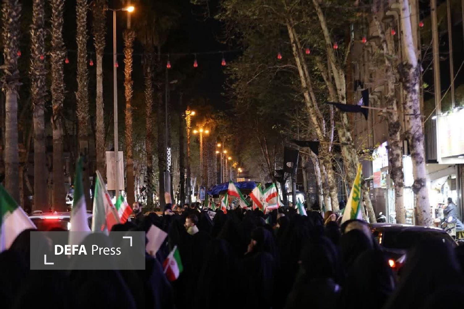 همبستگی ملی در تجمعات شبانه مردم ایران برای دفاع از کشور+ تصاویر و فیلم