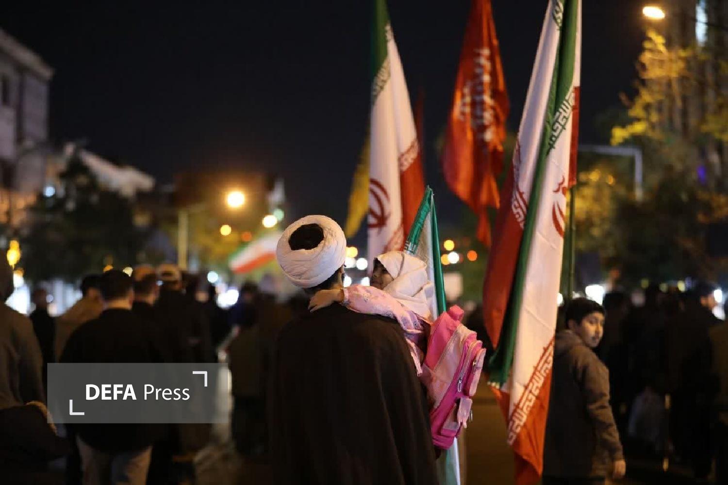 همبستگی ملی در تجمعات شبانه مردم ایران برای دفاع از کشور+ تصاویر و فیلم