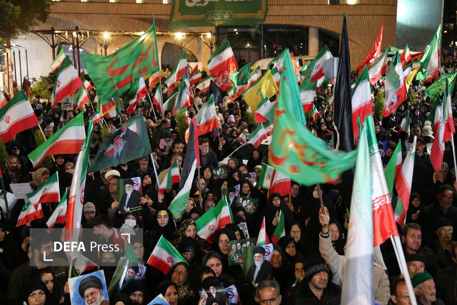همبستگی ملی در تجمعات شبانه مردم ایران برای دفاع از کشور+ تصاویر و فیلم