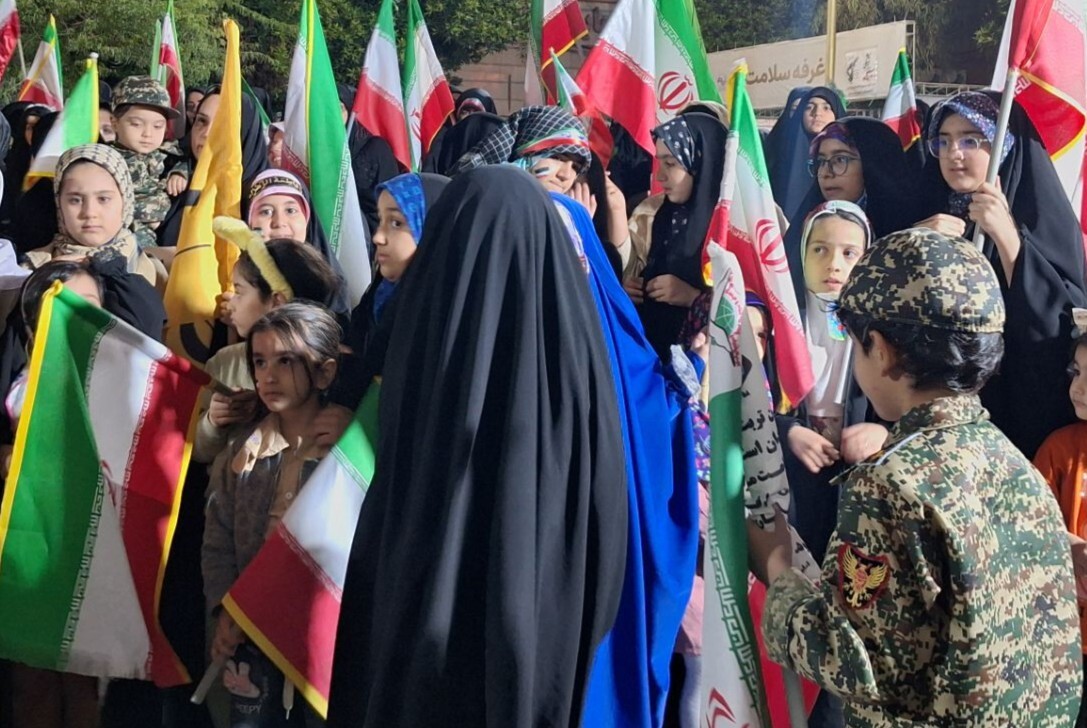 فیلم/ حضور حماسی دهه نودی‌های اهواز در تجمعات شبانه