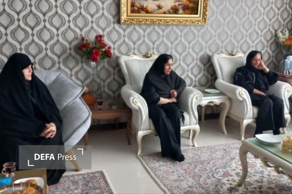 دیدار مدیر اموربانوان اداره‌کل حفظ آثار و نشر ارزش‌های دفاع مقدس استان همدان با خانواده شهدای جنگ رمضان + تصاویر