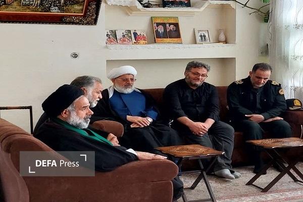 دیدار رئیس سازمان عقیدتی سیاسی فراجا با خانواده شهدای وظیفه «حمیدرضا و علیرضا زارعی» دیدار رئیس سازمان عقیدتی سیاسی فراجا با خانواده شهدای وظیفه «حمیدرضا و علیرضا زارعی»