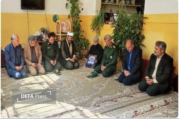 دیدار مسئولان فریمان با خانواده شهید ناوشکن دنا