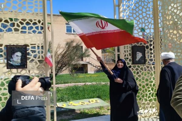 مراسم اهتزاز پرچم ایران در یادمان شهید باغستان جهاد کشاورزی قزوین برگزار شد مراسم اهتزاز پرچم ایران در یادمان شهید باغستان جهاد کشاورزی قزوین برگزار شد