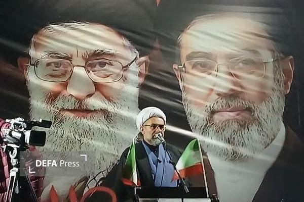 ملت ایران با تاسی از عاشورا در نزاع حق و باطل مسیر مقاومت را برگزیده است