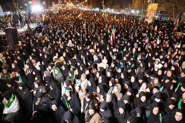 تصاویر/ حضور مردم یاسوج در سی و هشتمین شب ایستادگی