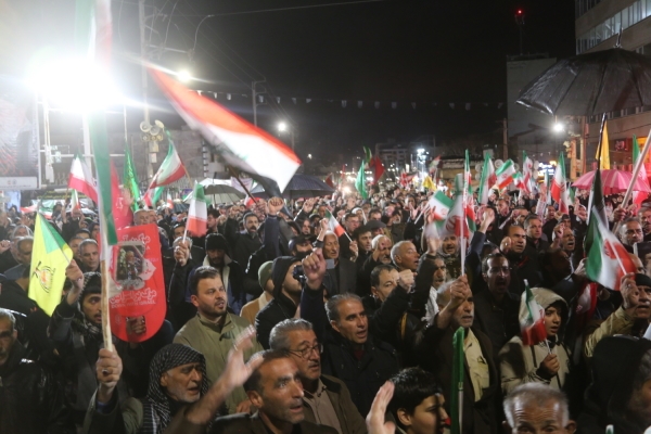 تصاویر/ حضور مردم ایلام باشکوه‌تر از هر شب در میدان رزم