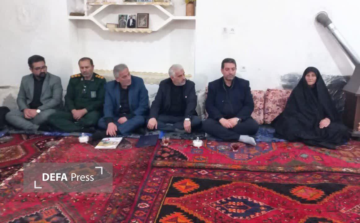 دیدار مدیرکل بنیاد شهید آذربایجان شرقی با خانواده شهدای والامقام «جنگ سوم تحمیلی» در هشترود