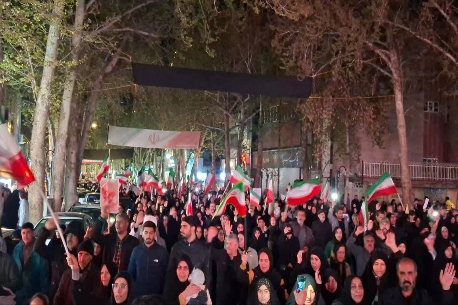 فیلم/ تجمع باشکوه شبانه مردم خراسان شمالی در حمایت از رزمندگان اسلام