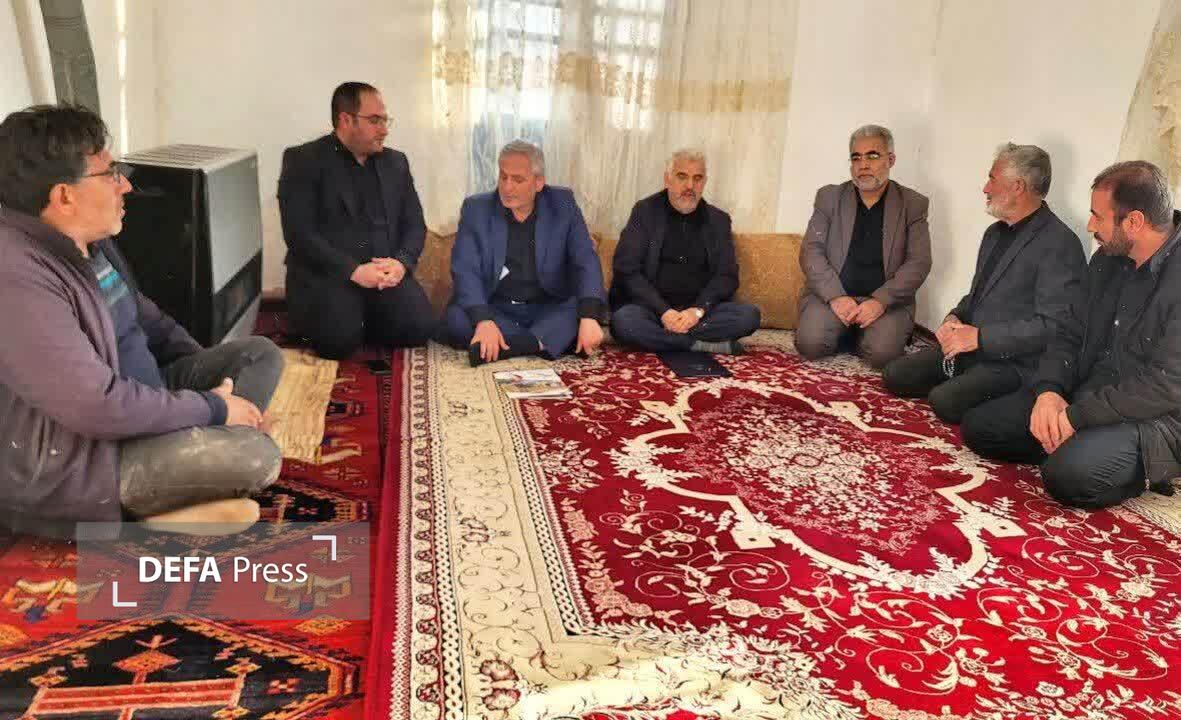 ادای احترام مدیرکل بنیاد شهید آذربایجان‌شرقی به شهدای تجاوز آمریکایی-صهیونیستی در بستان‌آباد