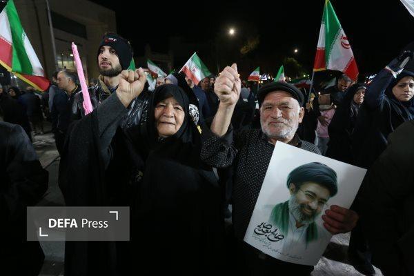 همبستگی ملی در تجمعات شبانه مردم ایران برای دفاع از کشور+ تصاویر و فیلم همبستگی ملی در تجمعات شبانه مردم ایران برای دفاع از کشور+ تصاویر و فیلم