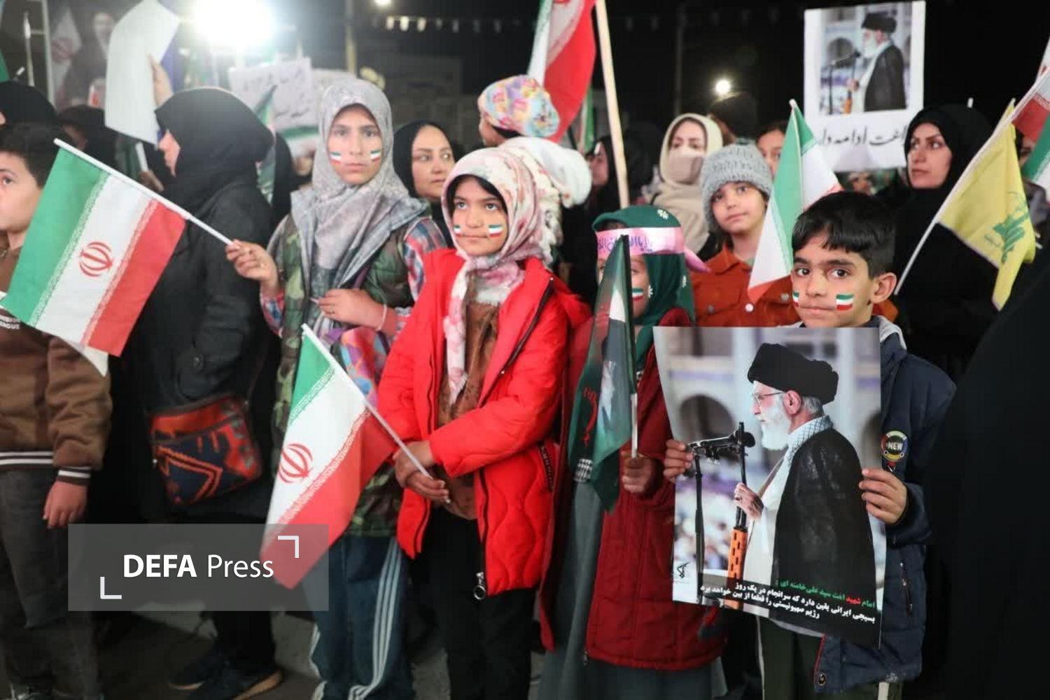 همبستگی ملی در تجمعات شبانه مردم ایران برای دفاع از کشور+ تصاویر و فیلم همبستگی ملی در تجمعات شبانه مردم ایران برای دفاع از کشور+ تصاویر و فیلم