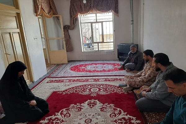 دیدار مدیرکل حفظ آثار و نشر ارزش‌های دفاع مقدس و مقاومت استان با خانواده شهید سجاد نادری