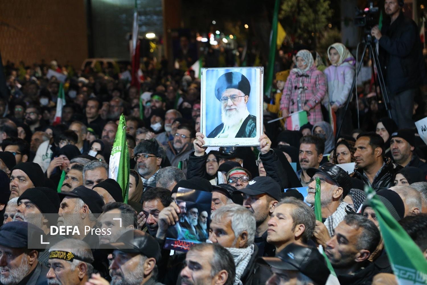 همبستگی ملی در تجمعات شبانه مردم ایران برای دفاع از کشور+ تصاویر و فیلم همبستگی ملی در تجمعات شبانه مردم ایران برای دفاع از کشور+ تصاویر و فیلم