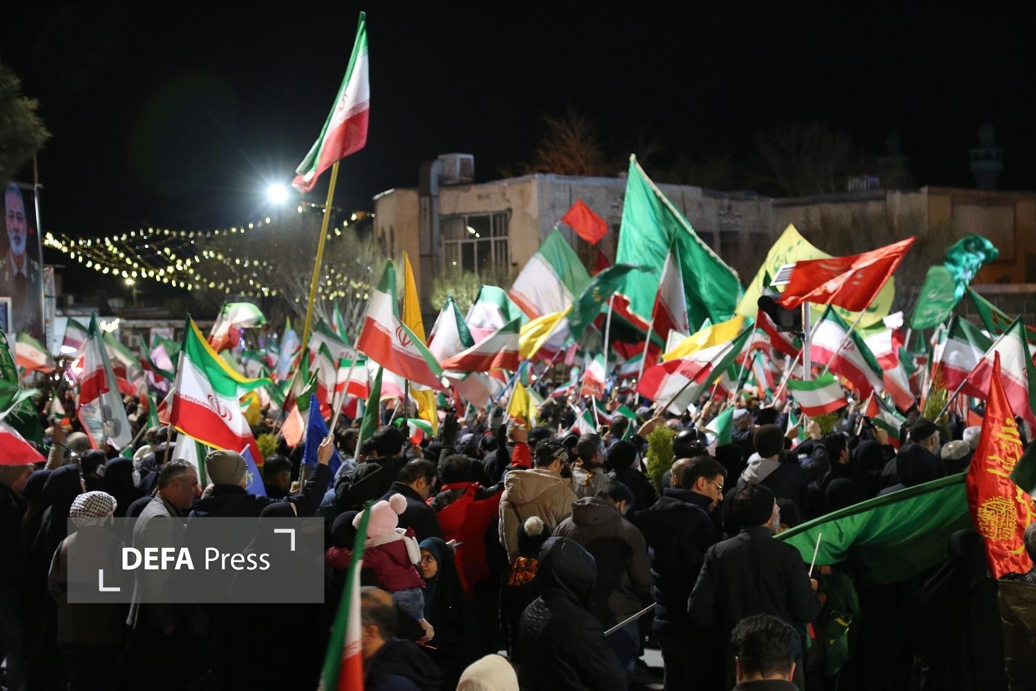 همبستگی ملی در تجمعات شبانه مردم ایران برای دفاع از کشور+ تصاویر و فیلم همبستگی ملی در تجمعات شبانه مردم ایران برای دفاع از کشور+ تصاویر و فیلم