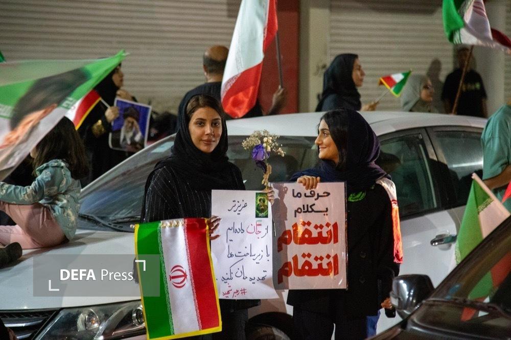 همبستگی ملی در تجمعات شبانه مردم ایران برای دفاع از کشور+ تصاویر و فیلم همبستگی ملی در تجمعات شبانه مردم ایران برای دفاع از کشور+ تصاویر و فیلم