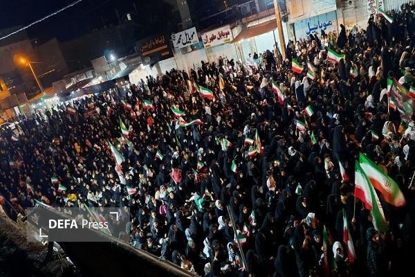 همبستگی ملی در تجمعات شبانه مردم ایران برای دفاع از کشور+ تصاویر و فیلم همبستگی ملی در تجمعات شبانه مردم ایران برای دفاع از کشور+ تصاویر و فیلم